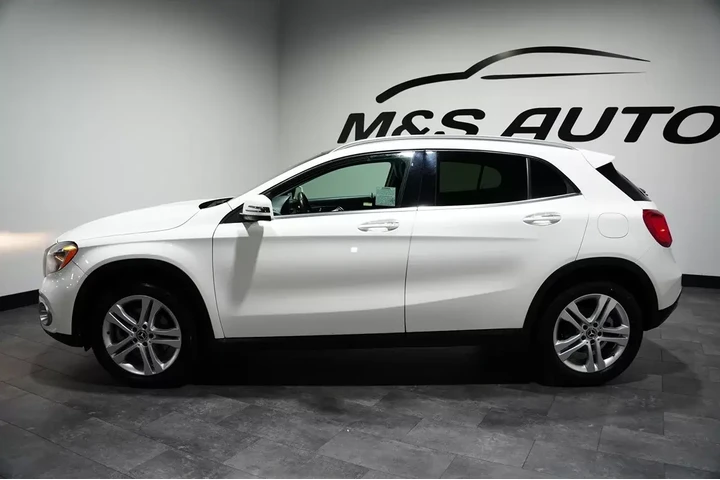 $16728 : 2019 GLA 250 image 3