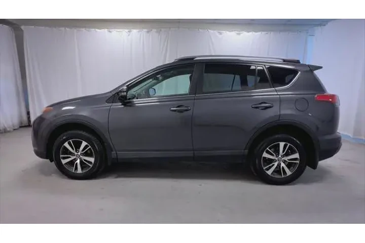 $21495 : Toyota RAV4 2018 AWD XLE 4dr image 5