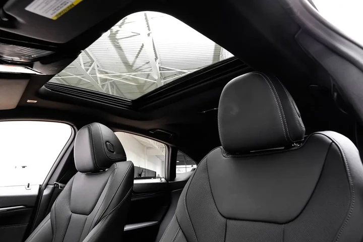 $31990 : 2023 i4 eDrive35 image 6