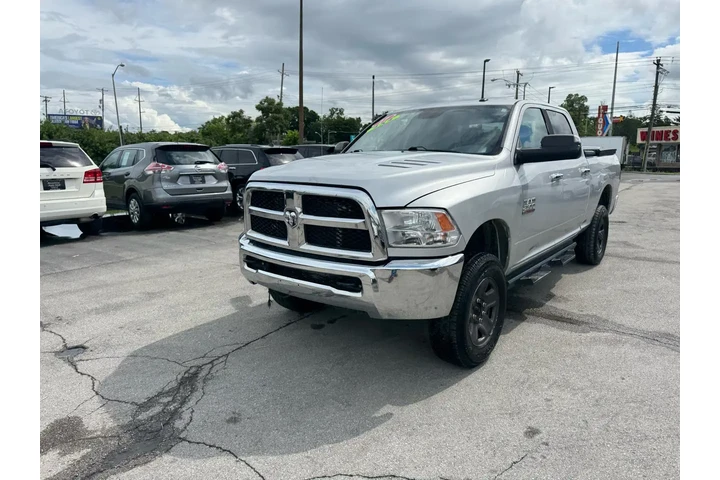 2017 RAM 2500 SLT 4x4 Crew Ca image 6