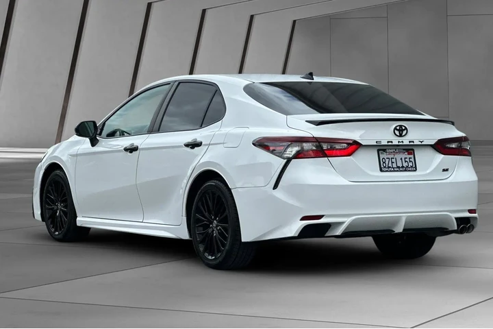 $24000 : Toyota Camry 2022 SE Nightsh image 10