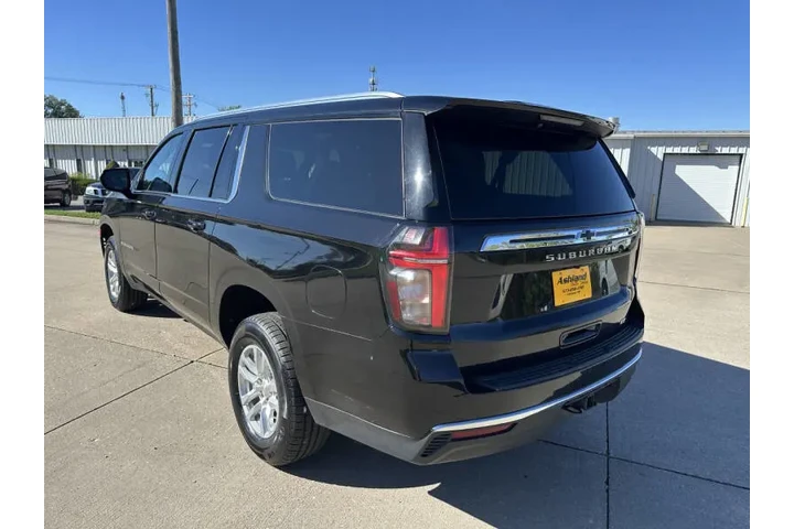 $30900 : 2023 Suburban LT image 4