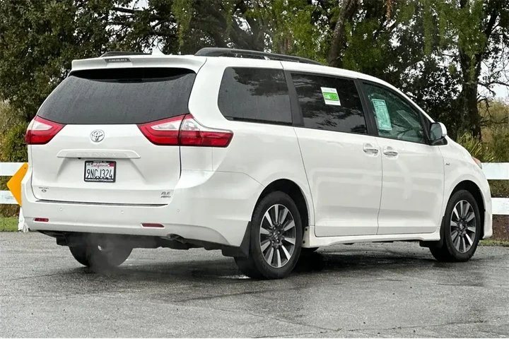 $37247 : Toyota Sienna 2019 AWD XLE 7 image 4