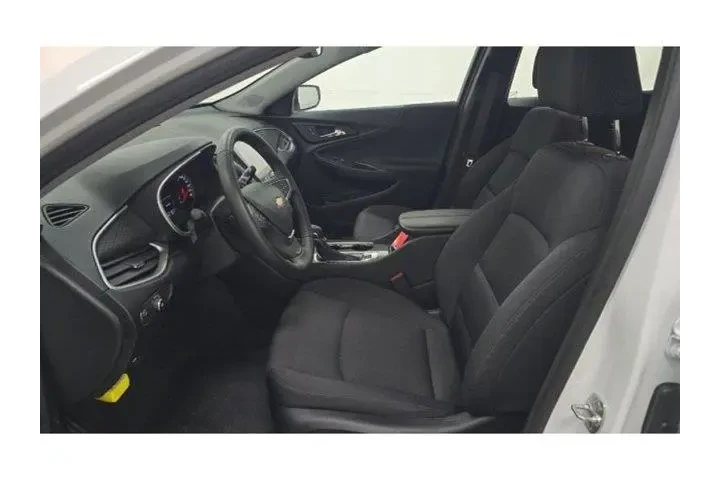 $24500 : Chevrolet Malibu 2024 LT 4dr image 5