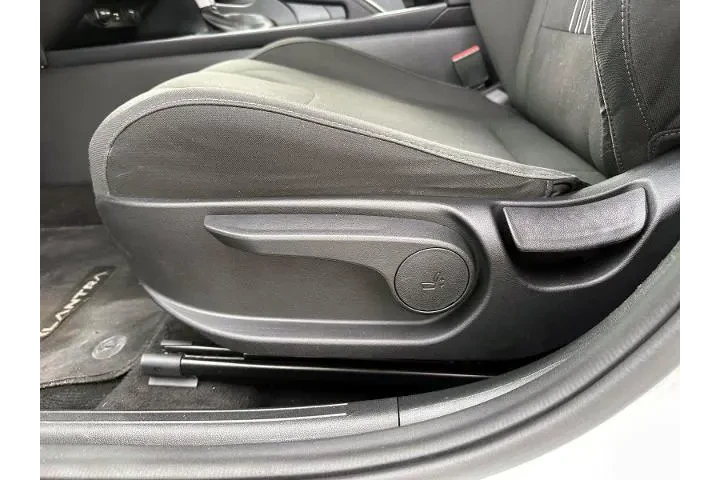 $15888 : Hyundai ELANTRA 2022 SEL 4dr image 10