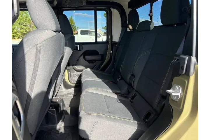 $39995 : Jeep Gladiator 2025 4x4 Spor image 9