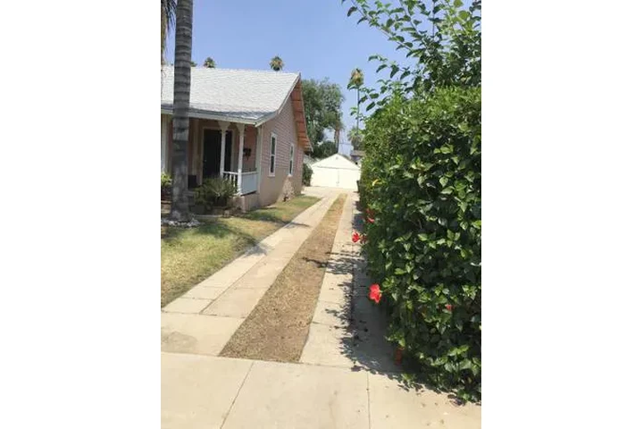 $1600 : 2br - 700ft2 image 3
