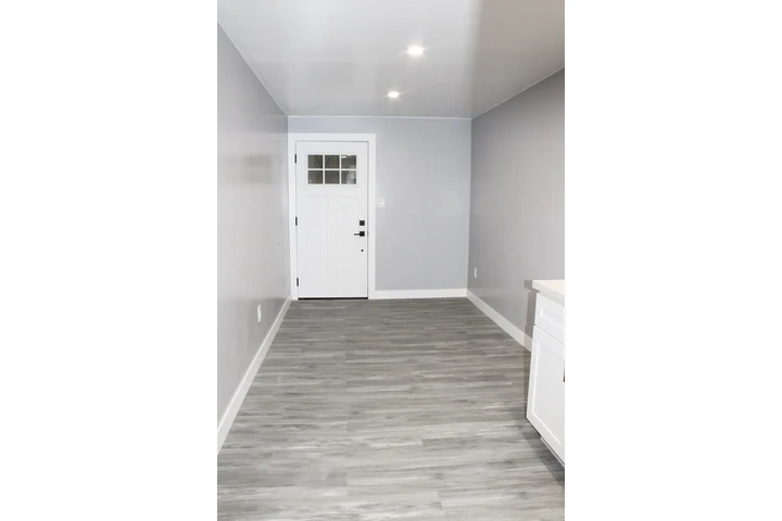 $2150 : Casa de renta 1 cuarto 1 bano image 7