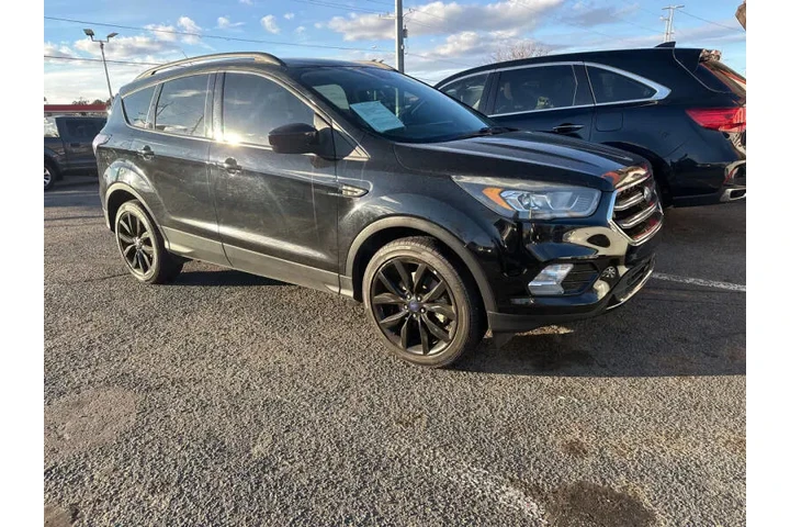 2017 Escape SE image 10