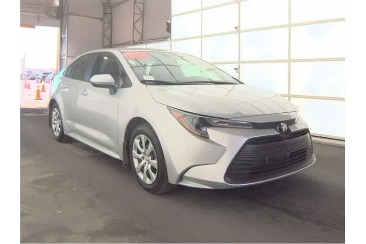 $22293 : Toyota Corolla 2025 LE 4dr S image 4