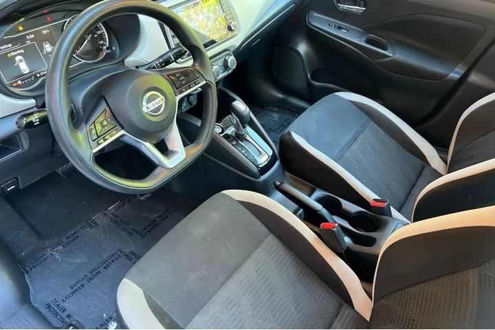 $15552 : Nissan Versa 2021 SV 4dr Sed image 10
