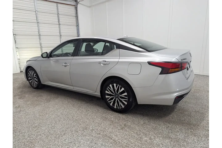 $23394 : Nissan Altima 2024 2.5 SV 4d image 4
