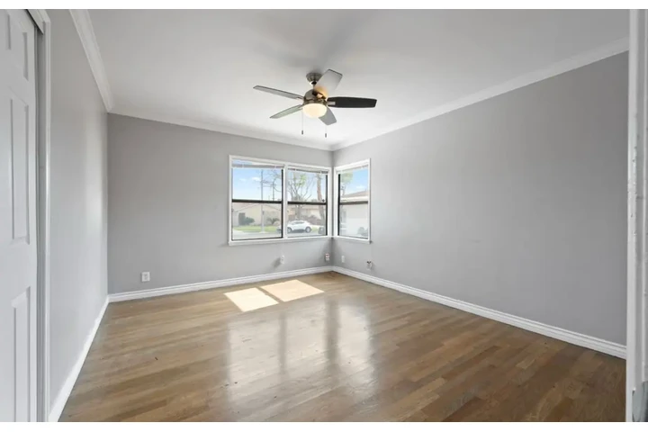 $2500 : 3Bedroom Home in S Vermont Ave image 8