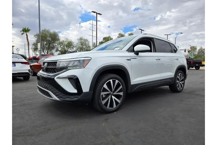 $20594 : Volkswagen Taos 2023 SE 4dr image 2