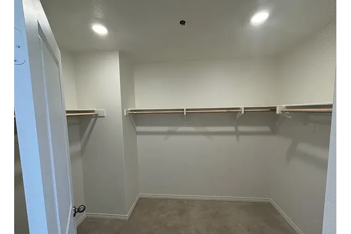 $2350 : HOUSE AVAILABLE RIVERSIDE CA image 8