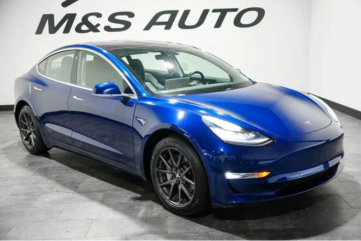 $18460 : 2018 Model 3 Long Range Batte image 8
