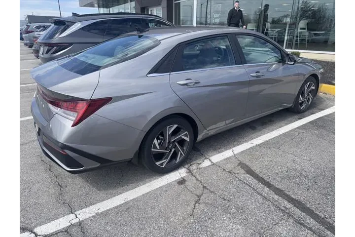 $20477 : Hyundai ELANTRA 2024 SEL 4dr image 3