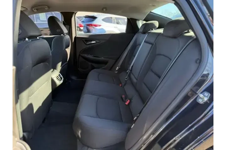 $17500 : Chevrolet Malibu 2023 LT 4dr image 9