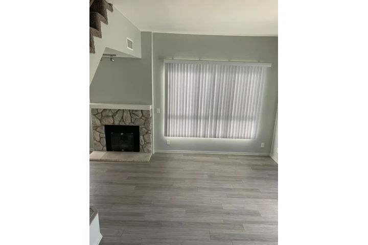 $1400 : 1Bed 1Bath Apt in South LA image 5