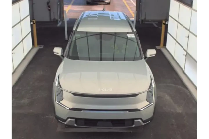 $29690 : Kia EV9 2024 Light Long Rang image 2