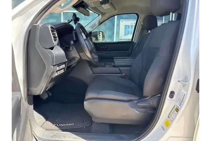 $36988 : Toyota Tundra 2024 4x4 SR 4d image 9