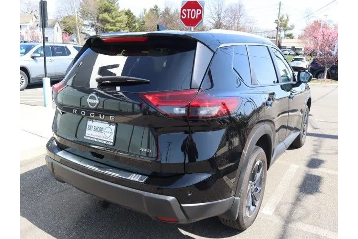 $28044 : Nissan Rogue 2025 AWD SV 4dr image 6