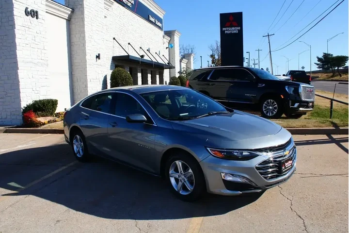 $19075 : Chevrolet Malibu 2024 LT 4dr image 5