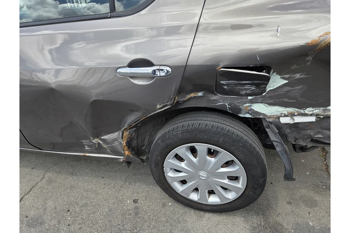 $2900 : Nissan Versa 2015 Salvage image 6