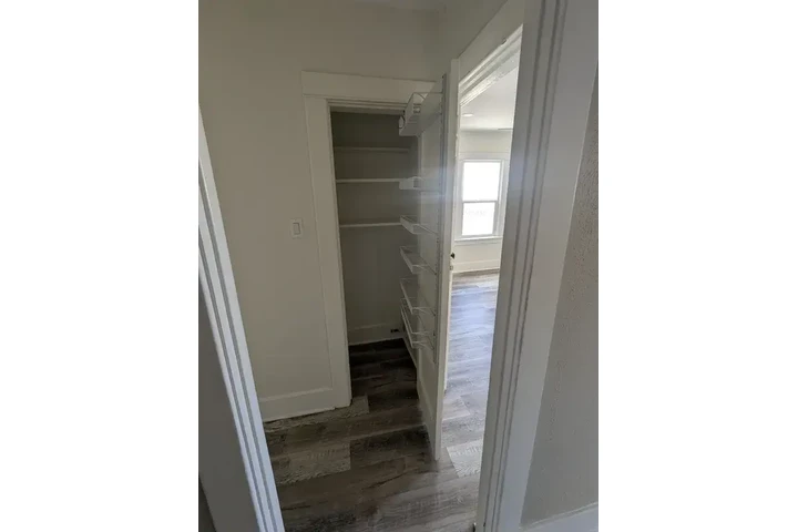 $1500 : South-Gate 3 - 1 Bath image 6
