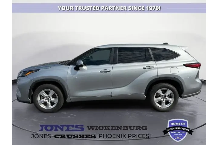 $33902 : Toyota Highlander 2023 L 4dr image 2