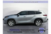 $33902 : Toyota Highlander 2023 L 4dr thumbnail
