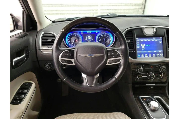 $15998 : Chrysler 300 2018 Limited 4d image 10