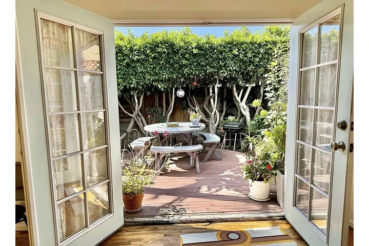 $2150 : HOUSE FOR RENT IN LOS ANGELES image 5