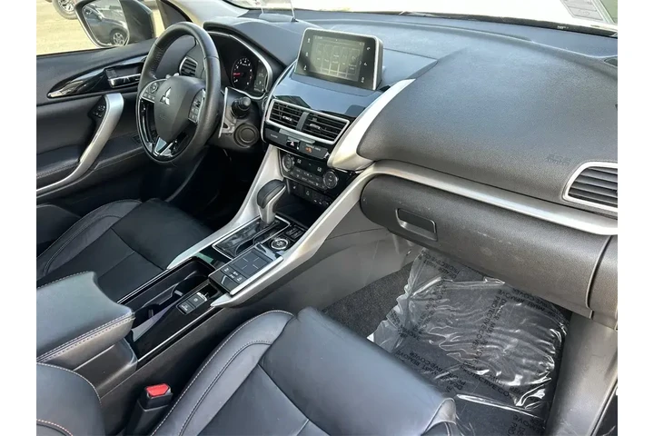 $13210 : Mitsubishi Eclipse Cross 201 image 8