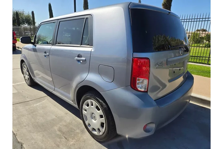 $5950 : 2011 xB image 10