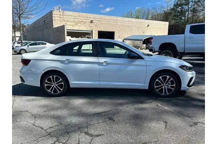 $20686 : Volkswagen Jetta 2025 Sport image 4