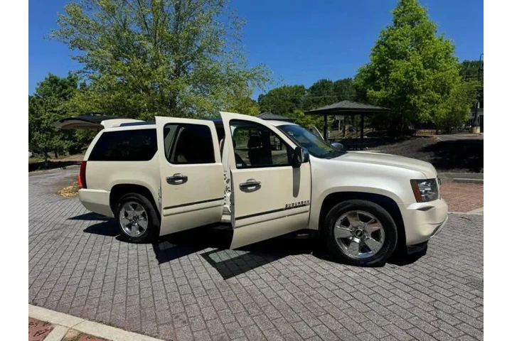 $5000 : 2010 Suburban LTZ image 4