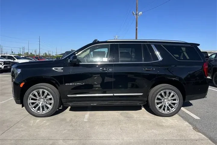 $89865 : 2024 GMC Yukon Denali image 8