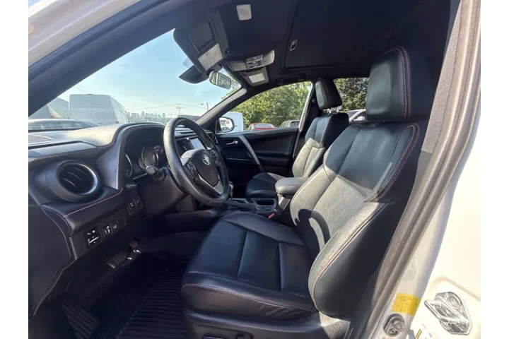 $17995 : 2016 RAV4 SE image 9