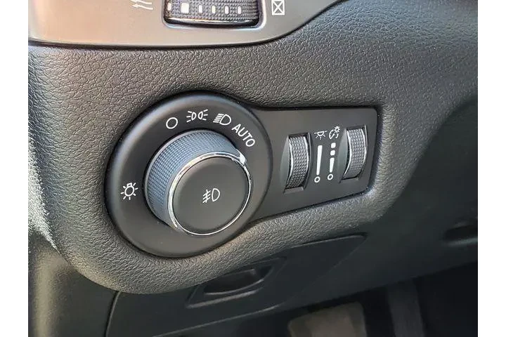 $13900 : Jeep Cherokee 2021 4x4 Latit image 9