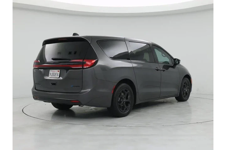 $29998 : Chrysler Pacifica Plug-In Hy image 8
