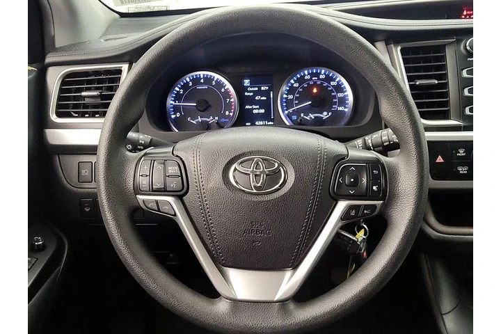 $25998 : Toyota Highlander 2019 LE 4d image 10