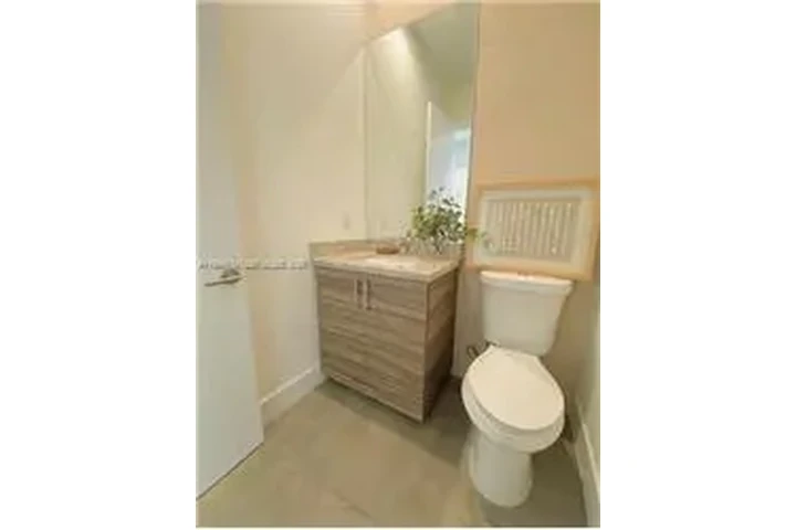 $6000 : Rental property with 3 bedro image 3