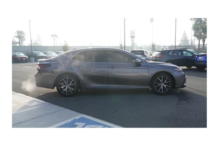 $26877 : 2025 Camry SE Sedan 4D image 5