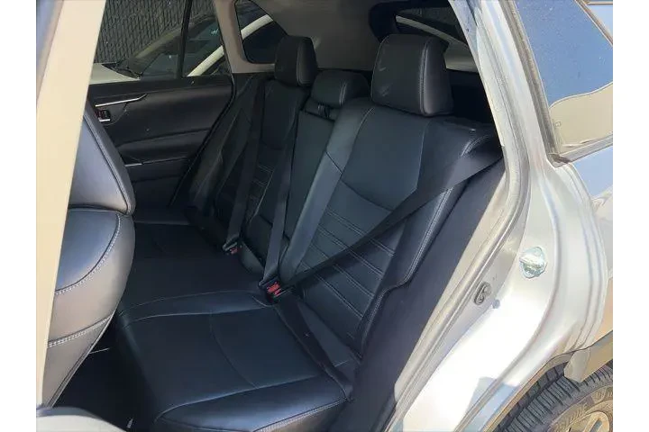 $19900 : Toyota RAV4 2022 XLE Premium image 8