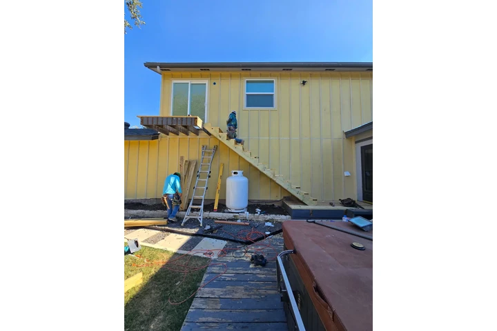 JIGH SIDING & CORNICE image 2