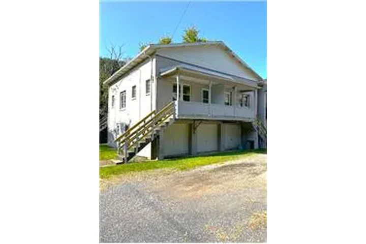 $525 : Rental property with 1 bedro image 1