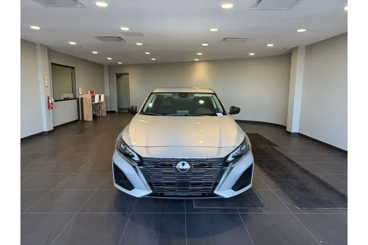$18984 : Nissan Altima 2024 2.5 SV 4d image 2