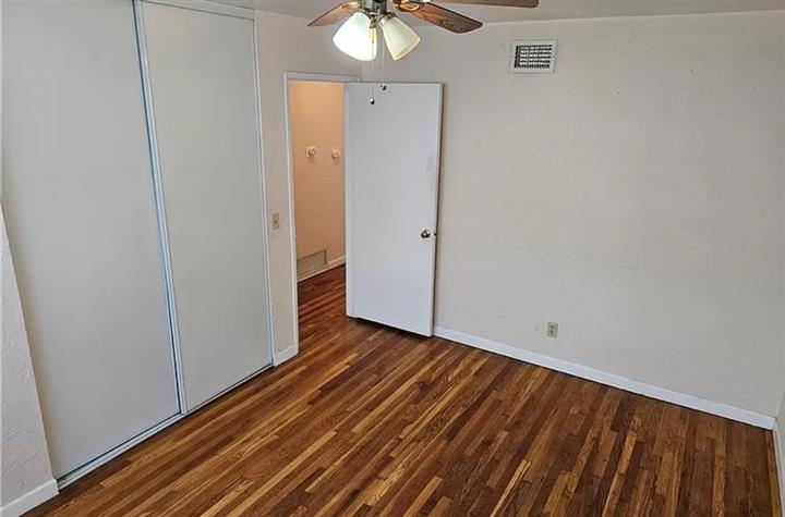 $1300 : HOUSE FOR RENT image 2