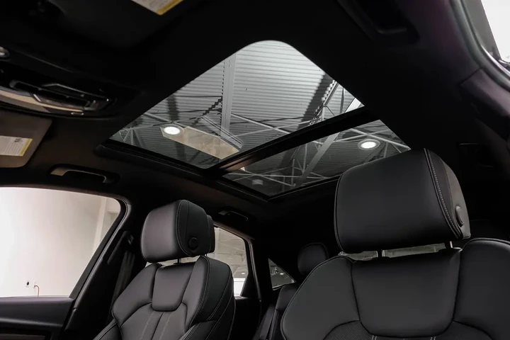 $39990 : 2023 Q5 Sportback S line Pres image 6